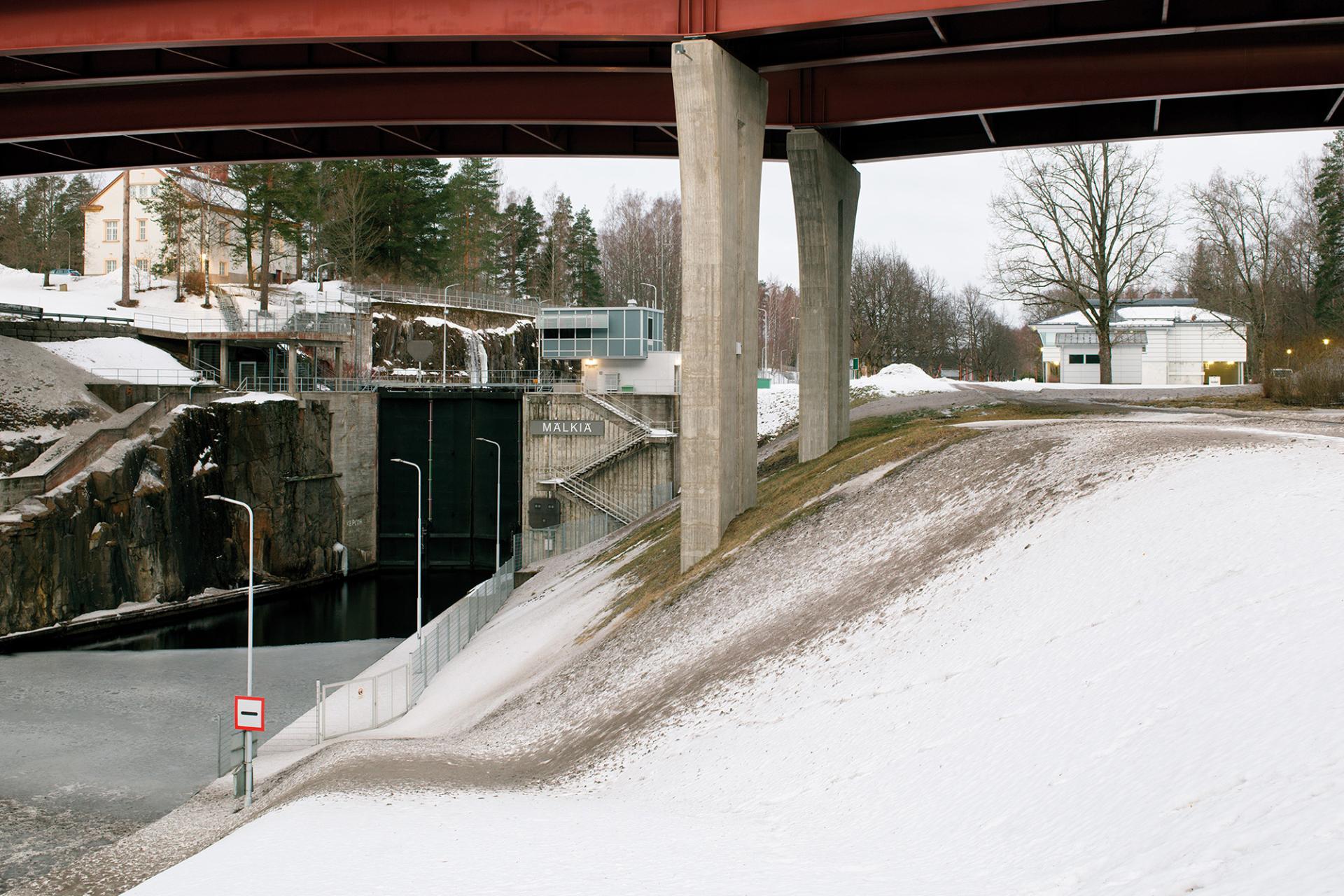 Mälkiä canal and a bridge.